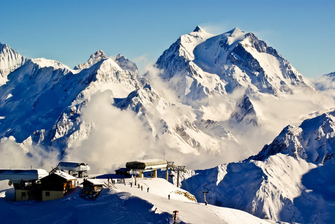 Alpine Adventure : A Journey into the Peaks and Skiing Splendours
